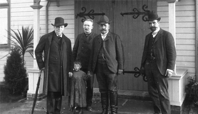 Friedrich v. Bodelschwingh (li) gründete den Verein Hoffnungstal. In Rüdnitz entstand 1905 die erste Arbeiterkolonie.