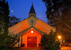 Chor: Die Lobetaler Kirche lädt mit dem Herrnhuter Stern zu Adventskonzerten ein.