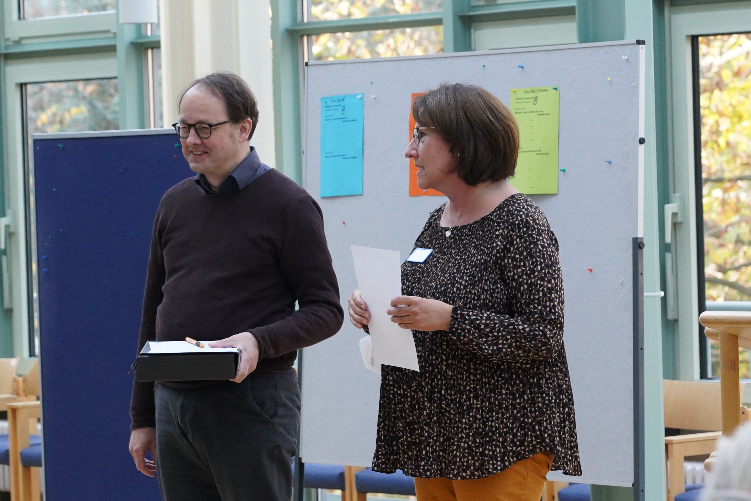Anette Adam (re.) und Thomas Altmeppen leiten das Ethikkomitee der Hoffnungstaler Stiftung Lobetal.
