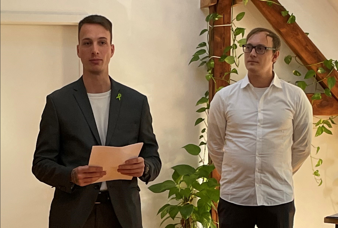 Marco Krille, Leistungsberechtigter am Standort Lichtenberg (l.), und Standortleiter Sascha Fischer