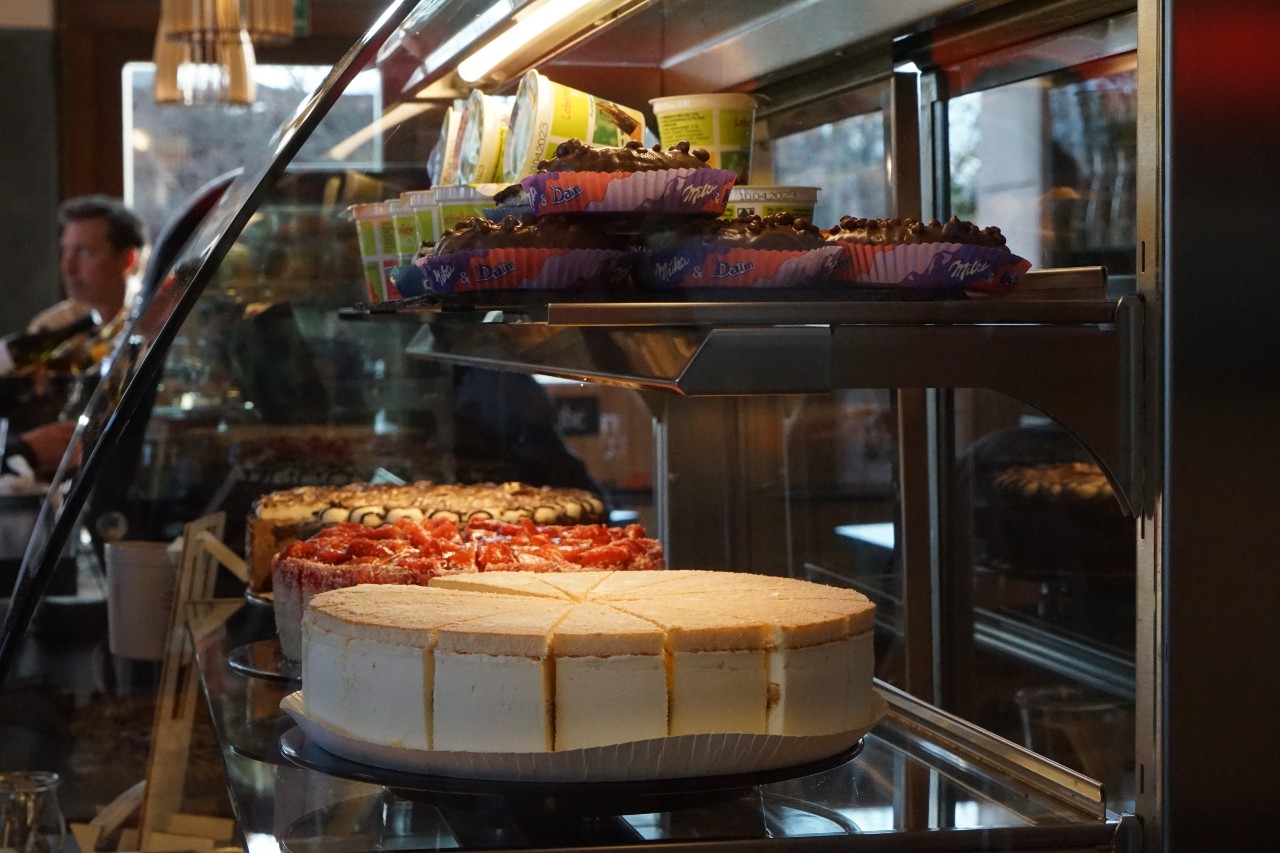 Kuchenliebhaber kommen im Mauercafé auf ihre Kosten.